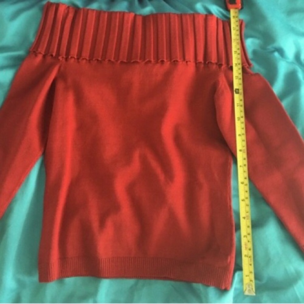 NWOT Vintage Wayne Rogers red silk off the shoulder 3/4 sleeve, thick top. - Picture 2 of 4